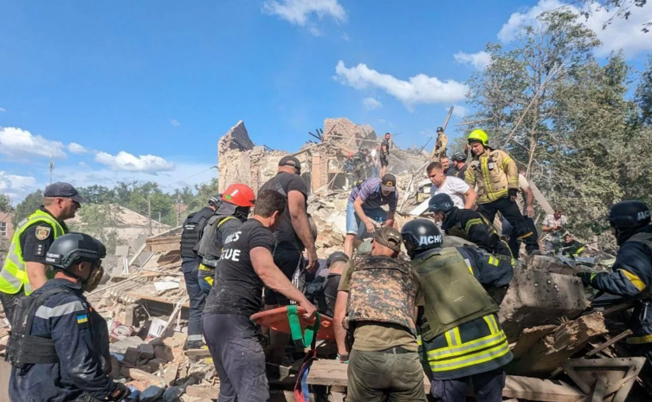 Ракетний удар по Кривому Рогу: пошкоджено дев’ять будинків, семеро постраждалих
