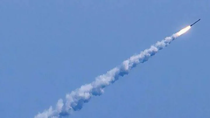 Росіяни вдарили балістикою по складах туалетного паперу на Одещині: двоє загиблих