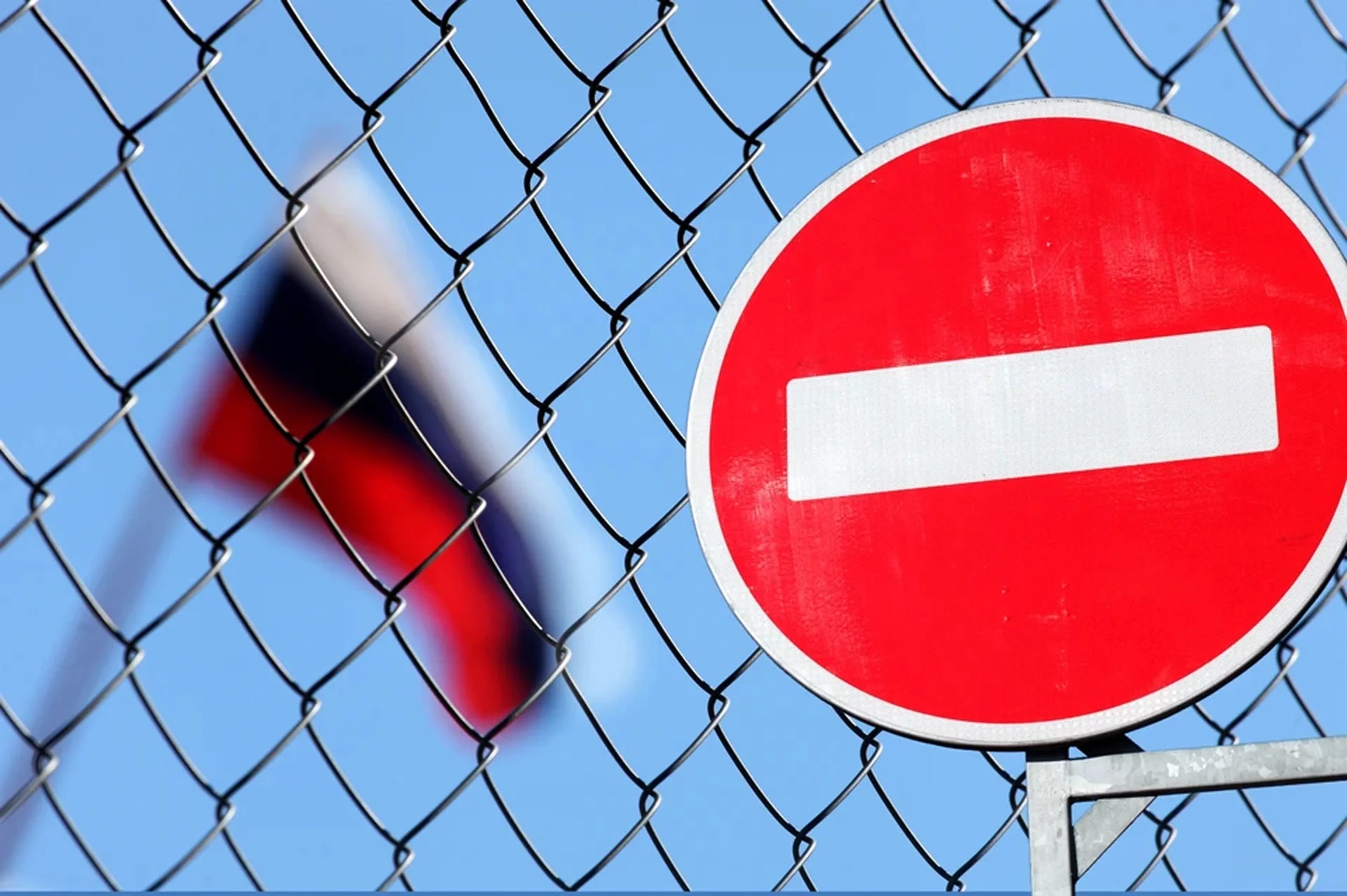 «Треба думати головою»: Білорусь закликає не їздити до Росії